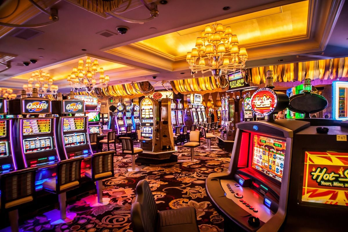 Sports and casino-style entertainment sections on 333ok apk for Bangladesh adults